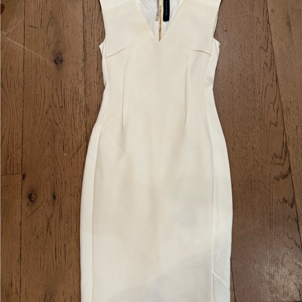 Elegant White Sleeveless Dress